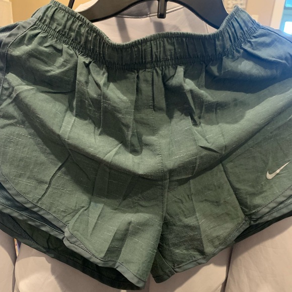Nike athletic shorts - Picture 2 of 2